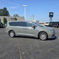 Used 2022 Chrysler Pacifica Touring-L w/ Uconnect Theater Family Group image 5