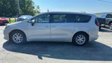 Used 2017 Chrysler Pacifica Touring image 4