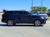 Used 2022 Toyota Highlander XLE image 2