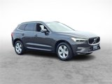 Used 2022 Volvo XC60 B5 Momentum image 3