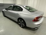 Used 2022 Volvo S60 B5 Momentum w/ Premium Package image 2