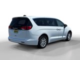 Used 2022 Chrysler Voyager LX image 5