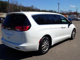 Used 2022 Chrysler Voyager LX image 5