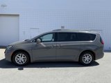Used 2022 Chrysler Pacifica Touring-L image 3
