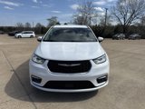 Used 2023 Chrysler Pacifica Touring-L image 3