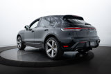 Certified 2025 Porsche Macan image 3