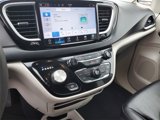 Used 2022 Chrysler Pacifica Touring-L image 5