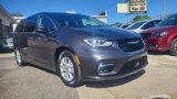 Used 2023 Chrysler Pacifica Touring-L image 2