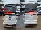 Used 2020 Chrysler Pacifica Touring w/ Advanced Safetytec Group image 5