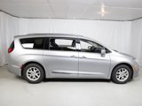 Used 2020 Chrysler Pacifica Touring-L image 2