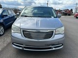 Used 2014 Chrysler Town & Country Touring image 5