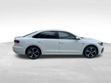 Used 2021 Volkswagen Passat 2.0T R-Line image 3