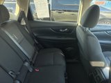 Used 2017 Nissan Rogue SV image 3