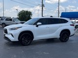 Used 2023 Toyota Highlander LE image 3