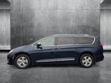 Used 2017 Chrysler Pacifica Platinum image 2