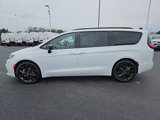 New 2025 Chrysler Pacifica Limited w/ Uconnect Theater Family Group image 4