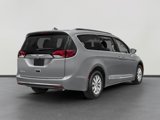 Used 2018 Chrysler Pacifica Touring-L image 2