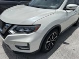 Used 2017 Nissan Rogue SL image 2