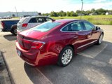 Used 2018 Buick LaCrosse Essence image 2