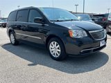 Used 2015 Chrysler Town & Country Touring image 2