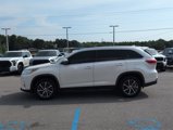 Used 2019 Toyota Highlander XLE image 2