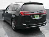 Used 2022 Chrysler Pacifica Touring image 4