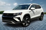 Used 2024 Volkswagen Taos SE w/ Panoramic Sunroof Package image 2