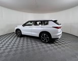 Used 2022 Mitsubishi Outlander SE image 3