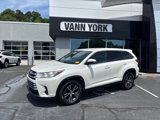 Used 2019 Toyota Highlander LE image 2