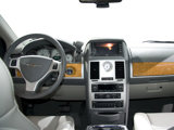 Used 2010 Chrysler Town & Country LX image 4