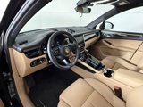 Certified 2024 Porsche Macan image 4