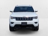 Used 2017 Jeep Grand Cherokee Laredo image 2