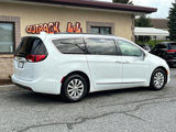 Used 2017 Chrysler Pacifica Touring-L image 3