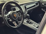 Certified 2018 Porsche Macan image 4