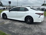 Used 2021 Toyota Camry SE image 3