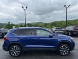 Used 2022 Volkswagen Taos SE w/ Driver Assistance Package image 2