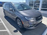 Used 2022 Chrysler Pacifica Touring-L image 2