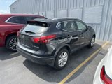 Used 2017 Nissan Rogue Sport SV image 2