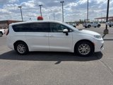 Used 2023 Chrysler Pacifica Touring-L image 4