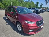 Used 2023 Chrysler Pacifica Touring-L image 3