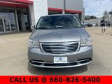 Used 2013 Chrysler Town & Country Touring-L w/ Driver Convenience Group image 2