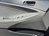 Used 2013 Hyundai Sonata SE w/ Navigation & Sunroof Pkg image 6