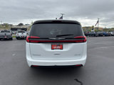 Used 2023 Chrysler Pacifica Limited image 3