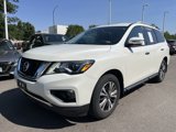 Used 2017 Nissan Pathfinder SV image 3