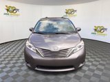 Used 2017 Toyota Sienna LE image 3