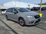 Certified 2023 Chrysler Pacifica Touring-L image 6