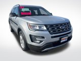Used 2017 Ford Explorer XLT w/ Equipment Group 202A image 3