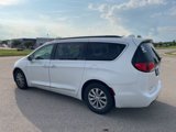Used 2017 Chrysler Pacifica Touring-L image 3