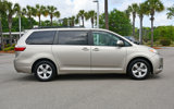 Used 2017 Toyota Sienna LE image 2