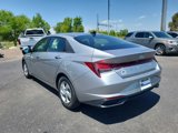 Used 2021 Hyundai Elantra SE image 2